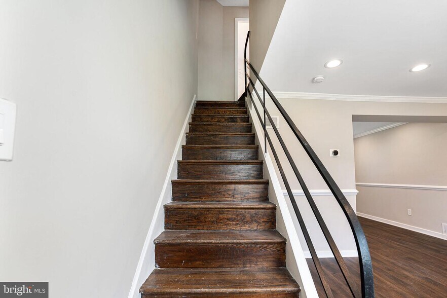 Building Photo - 3815 28th Ave