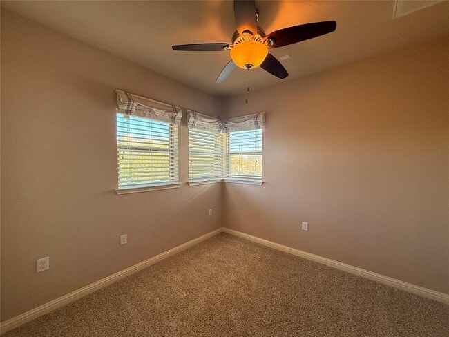 Building Photo - 2021 Simond Ave