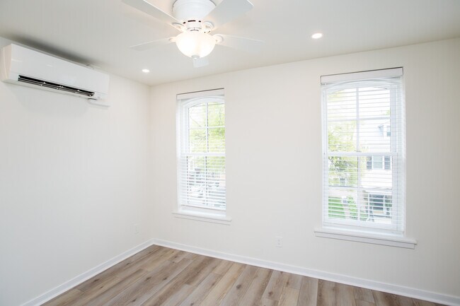 Building Photo - 41 Bridge St