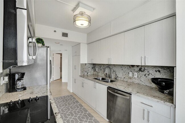 Building Photo - 1000 E Island Blvd