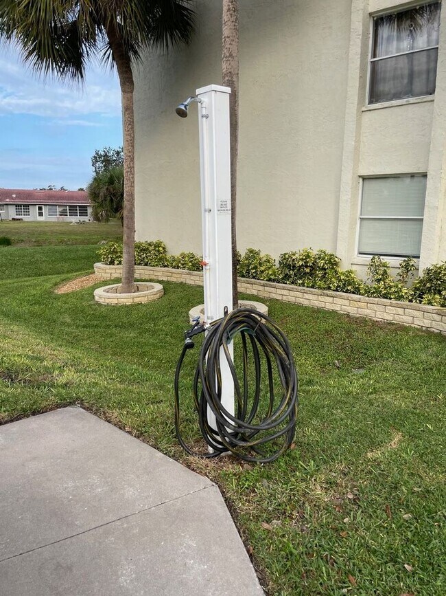 Building Photo - LOW MOVE-IN COST! Newly Listed 2-Bed/2-Bath Condo for Rent in Sarasota, FL!! Avail. Now!