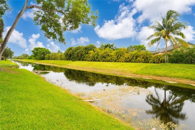 Building Photo - 11398 Royal Palm Blvd