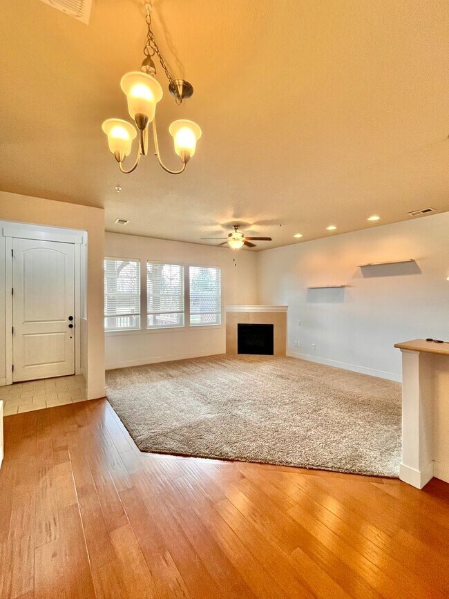 Building Photo - 3 Bedroom / 2.5 Bath Condo with 1 car attached garage in Fossil Lake Subdivision in Fort Collins, CO