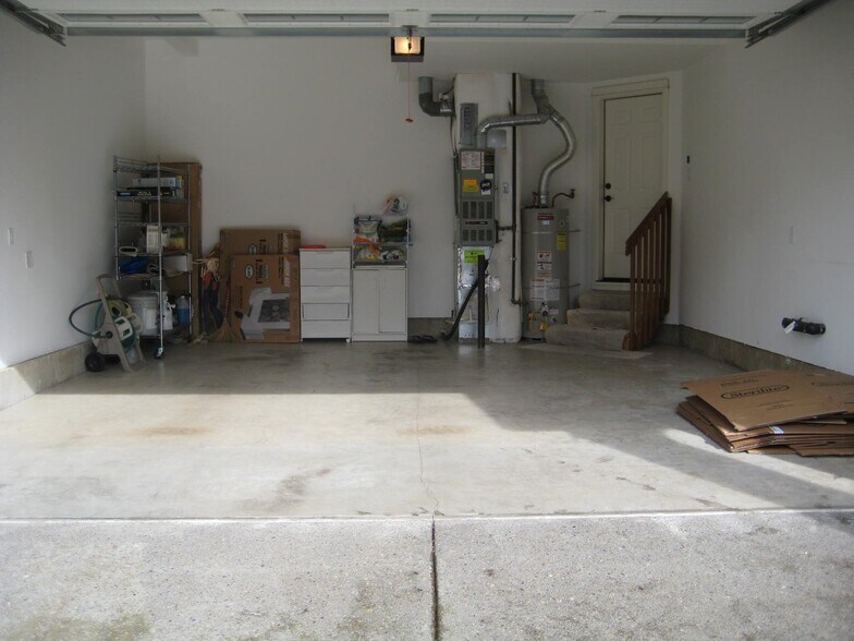 Building Photo - 6417 NE Southbrook Ct