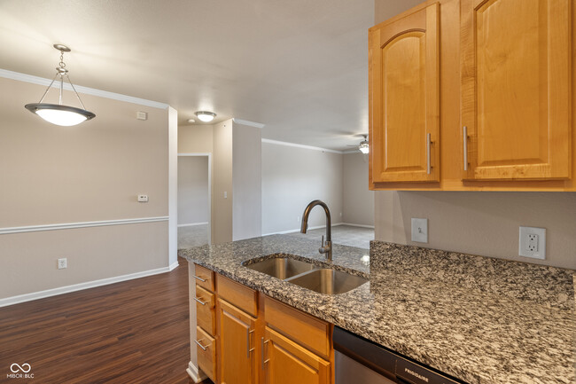 Building Photo - 12863 Tradd St