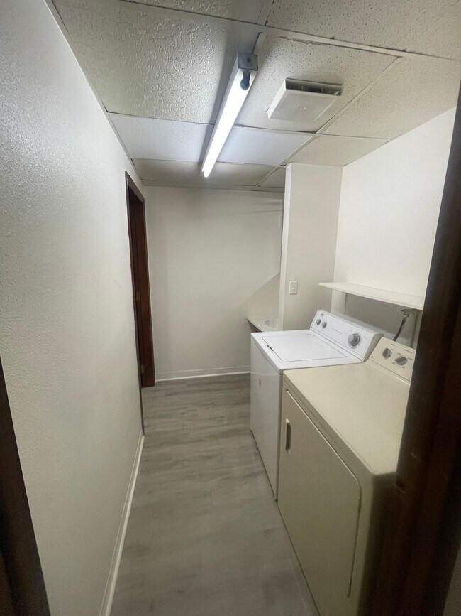 Building Photo - (1614 8th Ave)