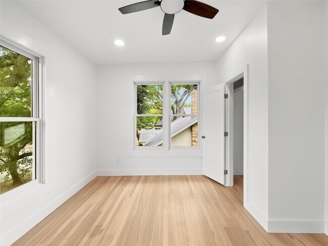 Building Photo - 4014 Avenue D