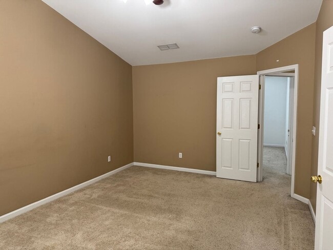 Building Photo - 3BR Townhome in Brentwood