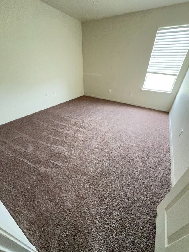 Building Photo - 2801 Seabiscuit Dr