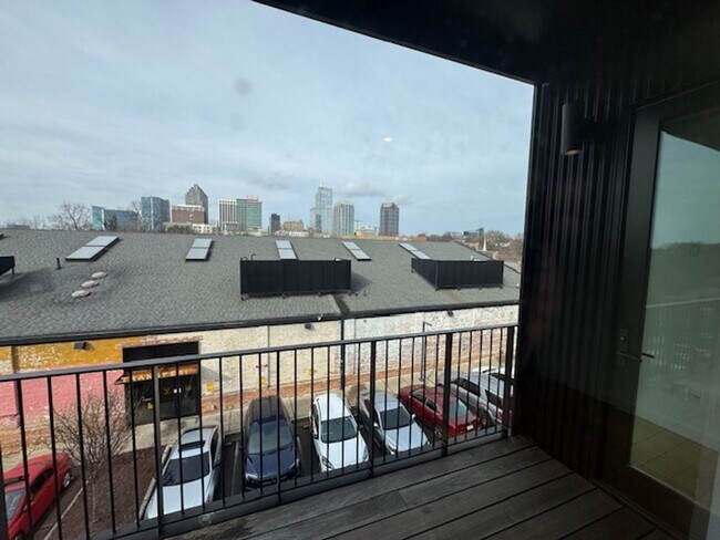 Building Photo - $500 off September! Call for details.