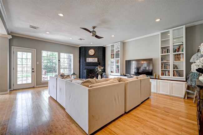 Building Photo - 14 Bradford Cir