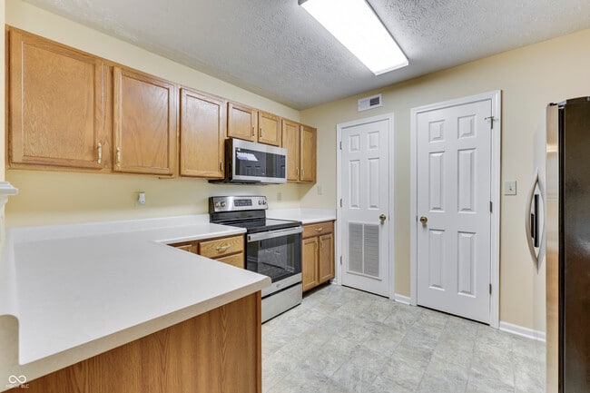 Building Photo - 6028 Wildcat Dr