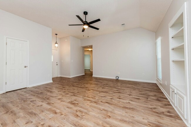 Building Photo - 104 Lupine Way