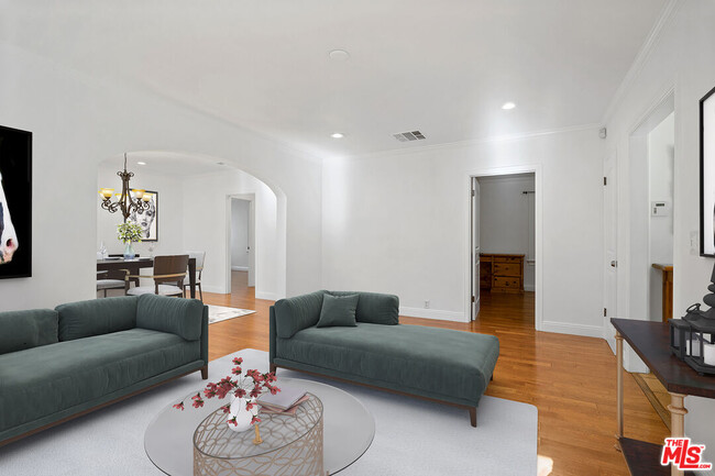 Building Photo - 409 N Kilkea Dr