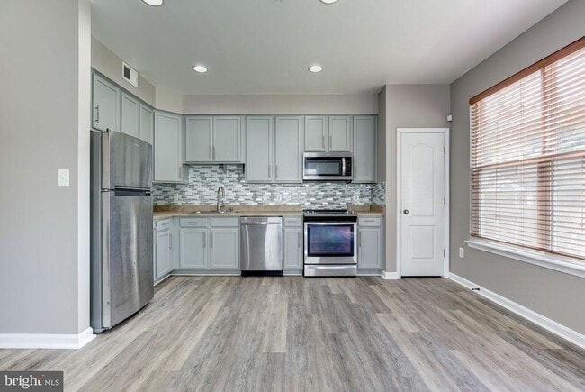 Building Photo - 151 Brynwood St