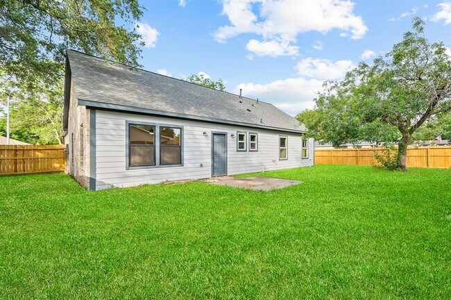Building Photo - 16346 Summer Dawn Ln