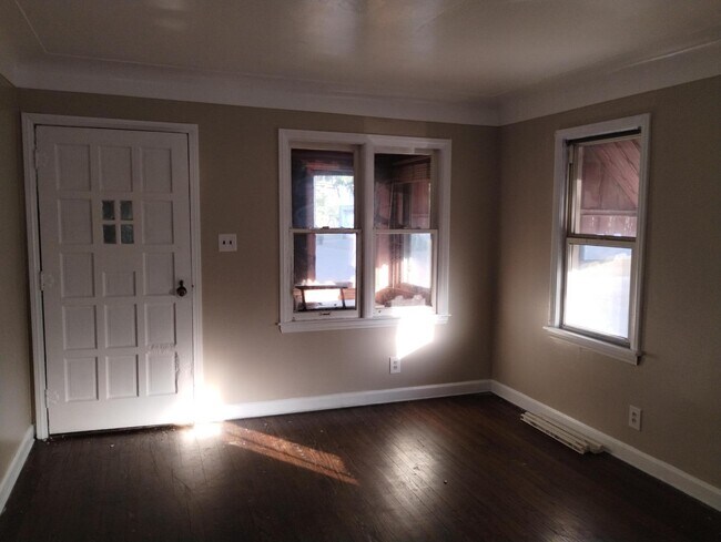 Building Photo - 216 Goodell St