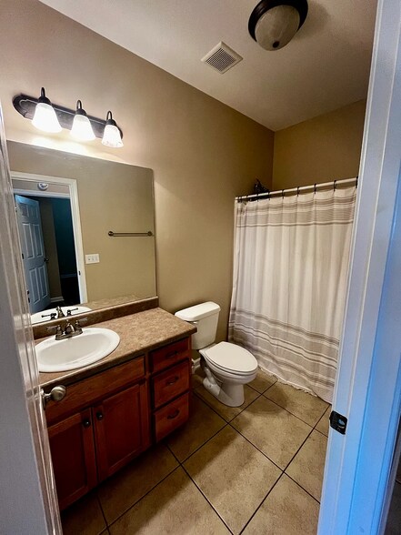 Hall Bath - 103 Whitney Ave