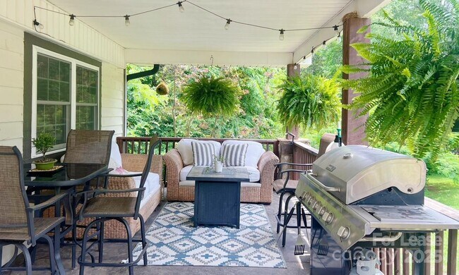 Building Photo - 7471 Lakehaven Dr