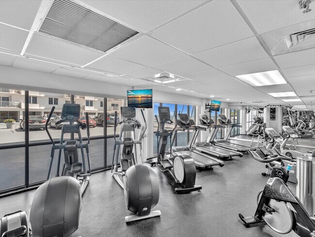 Building Photo - 3301 S Ocean Blvd