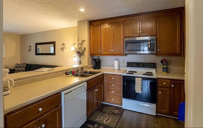 Building Photo - 800 Meadowview Dr
