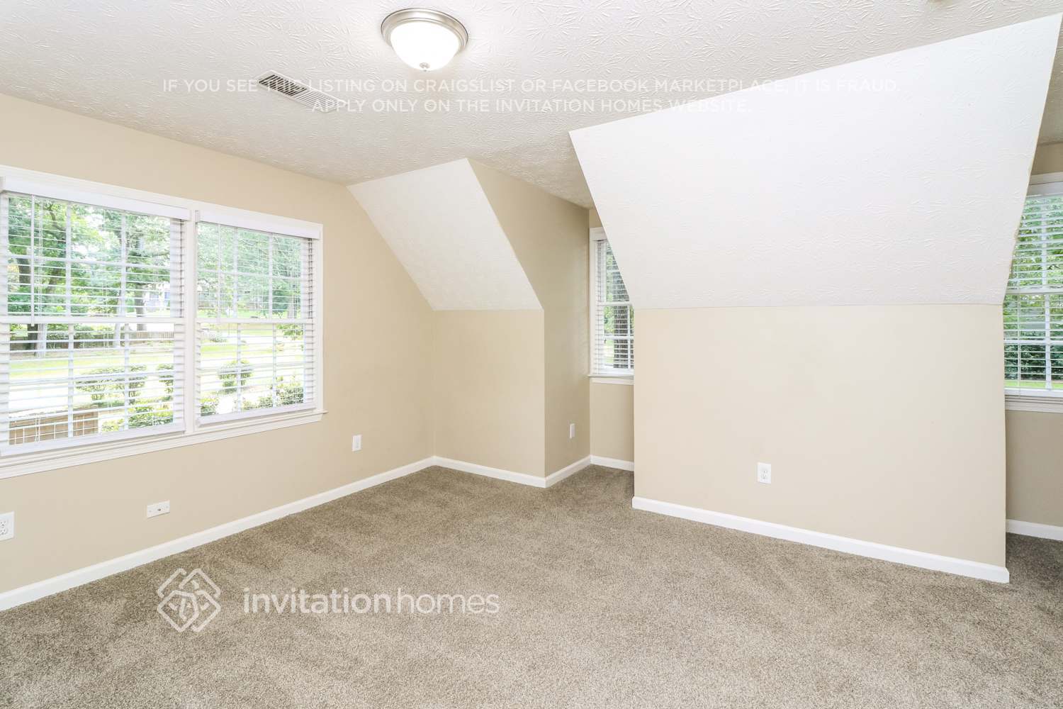 Building Photo - 2849 Meadow Dr