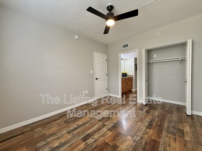 Building Photo - 4999 Kyngs Heath Rd