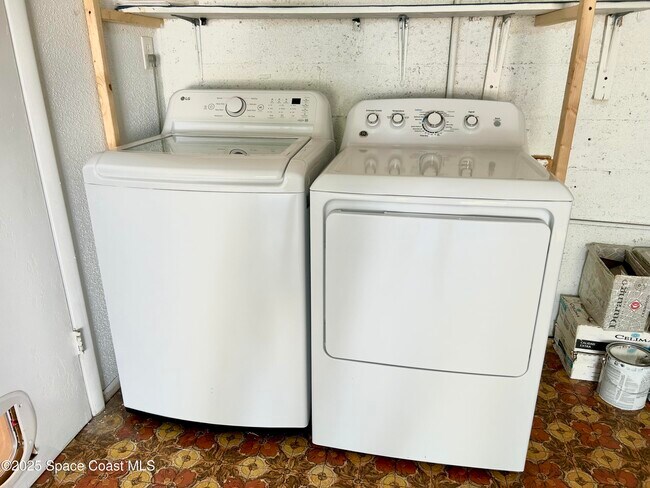 Building Photo - 401 Sea Horse Ave