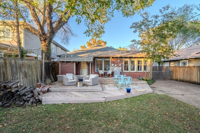 Building Photo - Updated Historically Charming Bungalow walking distance to Greenville Ave