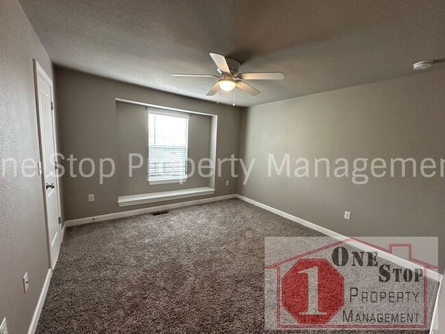 Building Photo - Gorgeous 3-Bed, 2.5-Bath Townhome in Raymore!