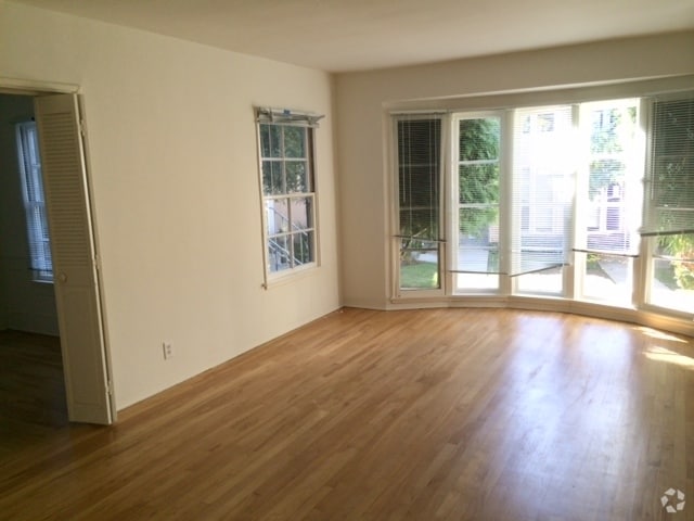 Building Photo - 609 Kelton Ave