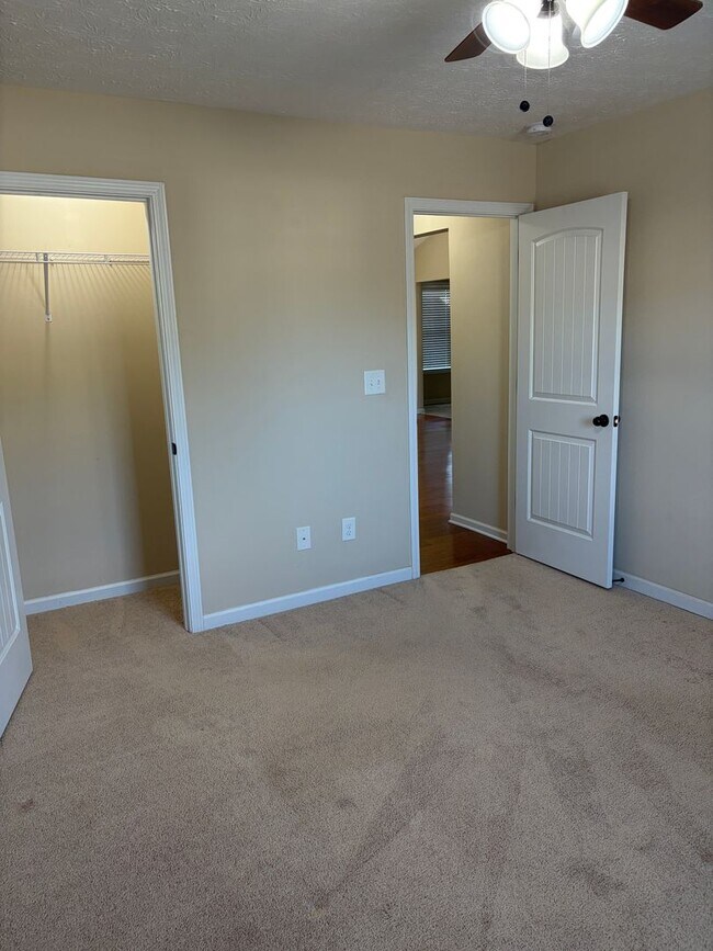 Building Photo - Beautiful Stepless Ranch