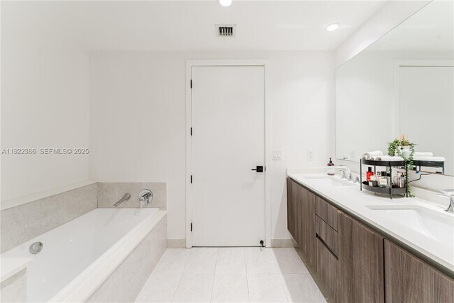 Building Photo - 488 NE 18th St