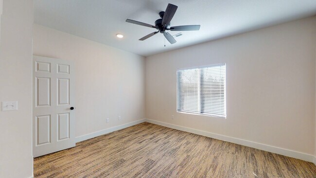 Building Photo - 15608 E 21st Ct N