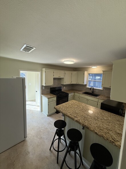 Kitchen (view from dining room) - 1818 Alston Avenue