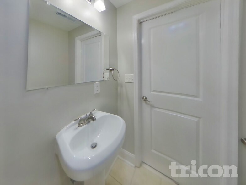 Building Photo - 9851 Branchleigh Rd