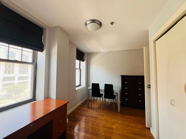 Building Photo - 534 Commonwealth Ave