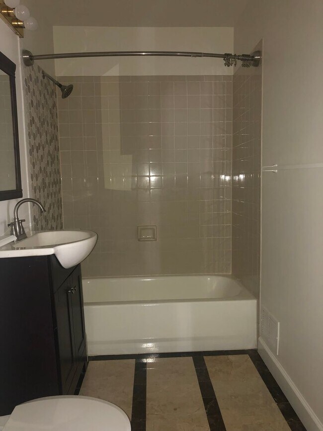 Building Photo - Well Maintained & Updated - 3 BR - Reston Metro