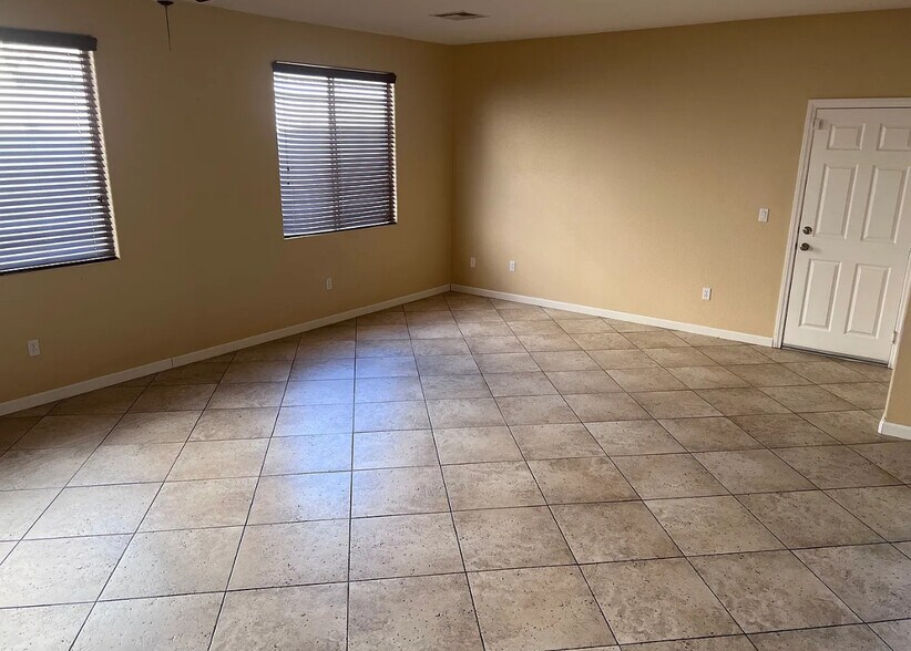 Building Photo - 1020 Jewel Springs Ln