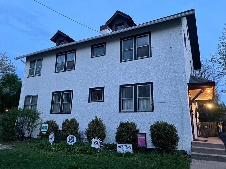 Side entrance - 878 Ash St