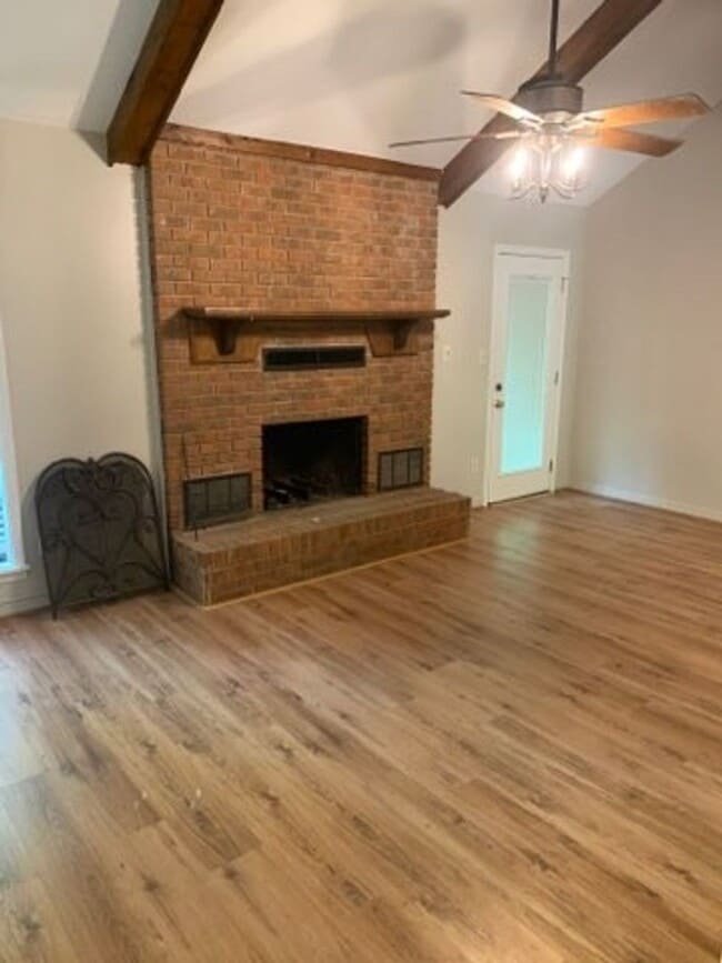 Building Photo - Britton Dr. - 4 Bedroom / 2 Bath House with Large Yard!!