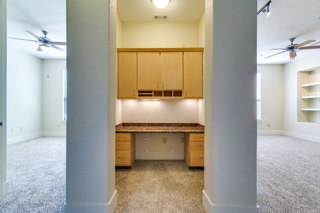 Building Photo - 2-Bed/2-Bath in Green Hills/Belmont/Vanderbilt