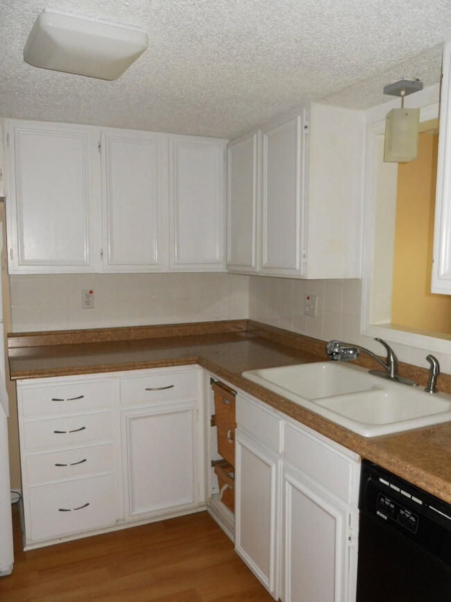 Building Photo - 1305 Westbrooke St