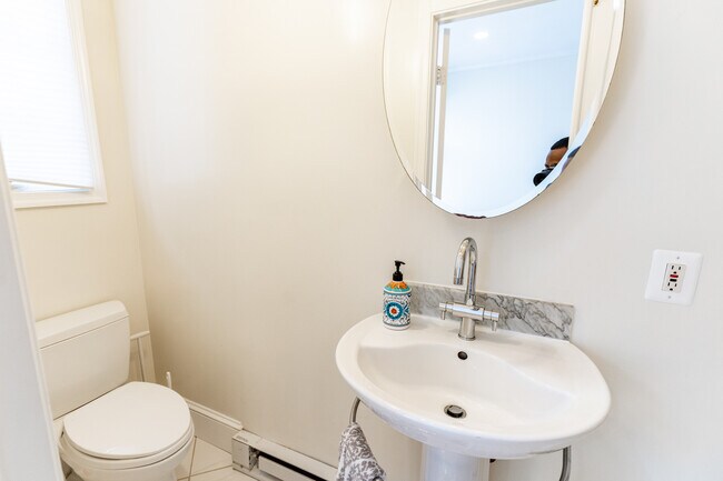 Building Photo - S Street