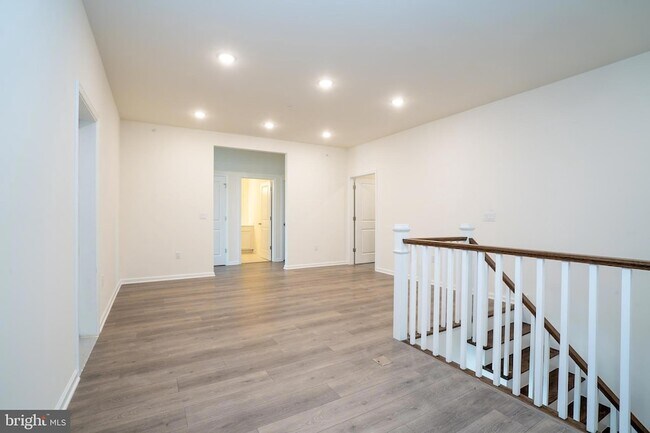 Building Photo - 3403 Jordan Dr