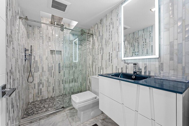 Building Photo - 3211 S Ocean Blvd