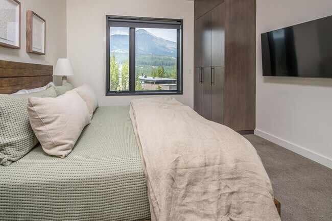 Building Photo - 4 Boathouse Way