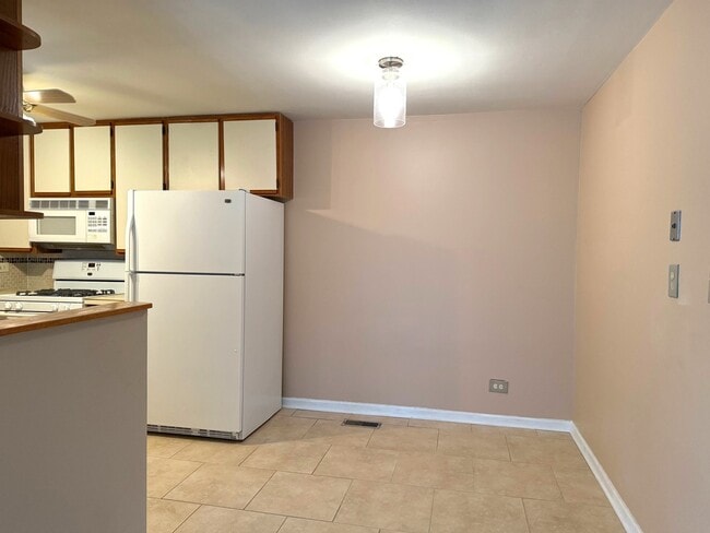Building Photo - 933 Sagamore Dr