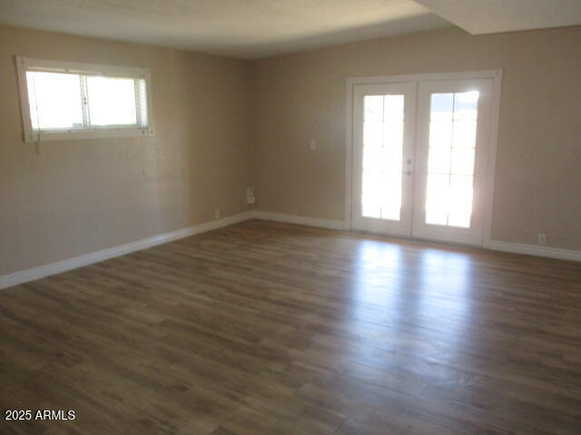 Building Photo - 2021 S La Rosa Dr