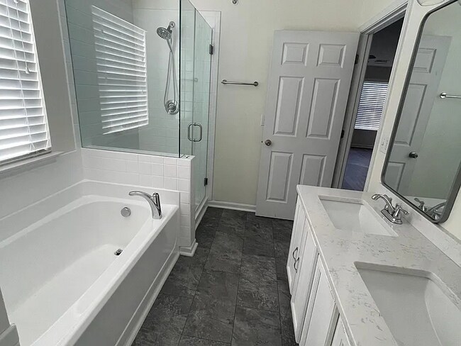 Building Photo - 2201 Raven Rd